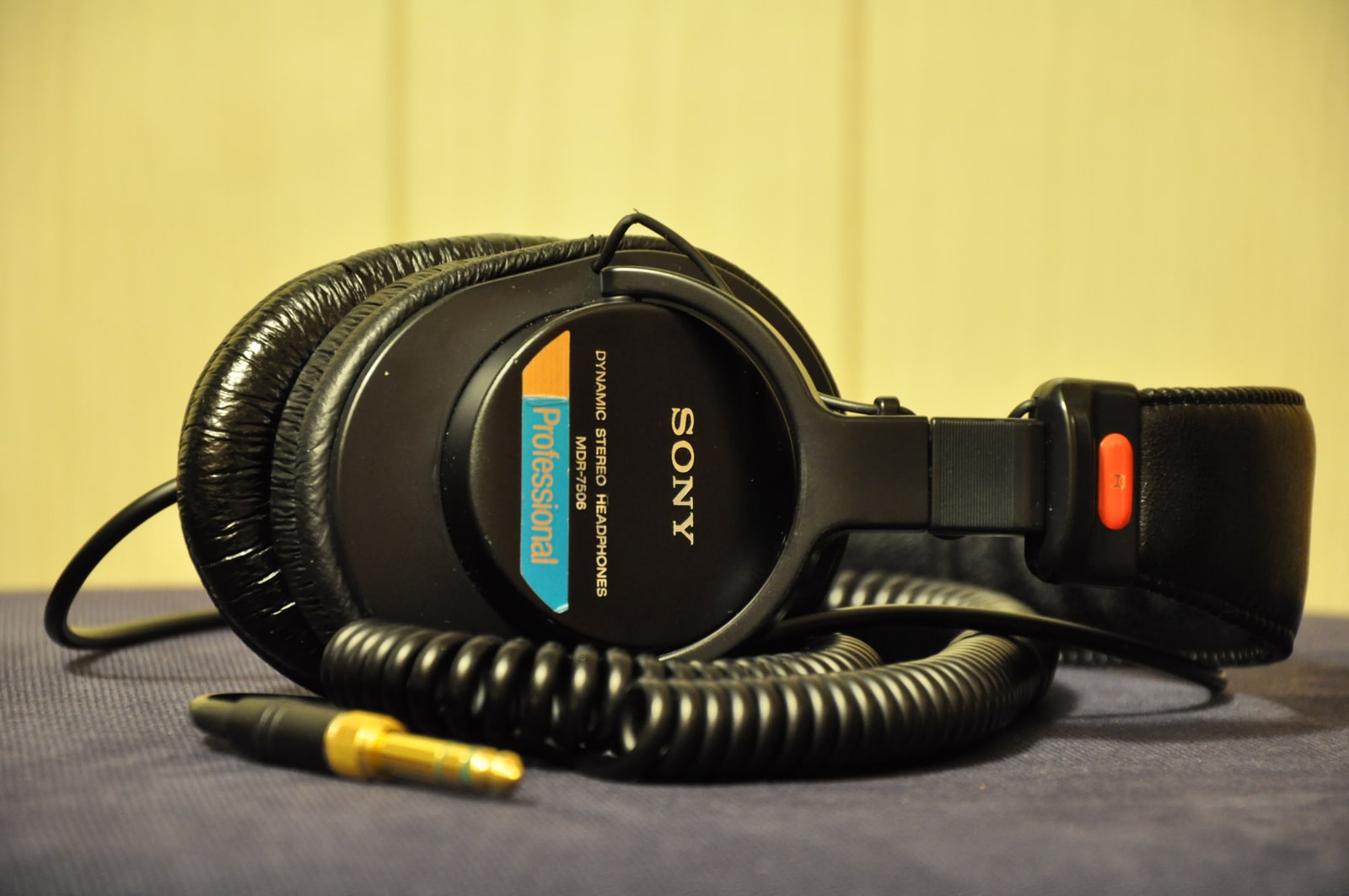 Sony MDR-7506 20100706.jpg