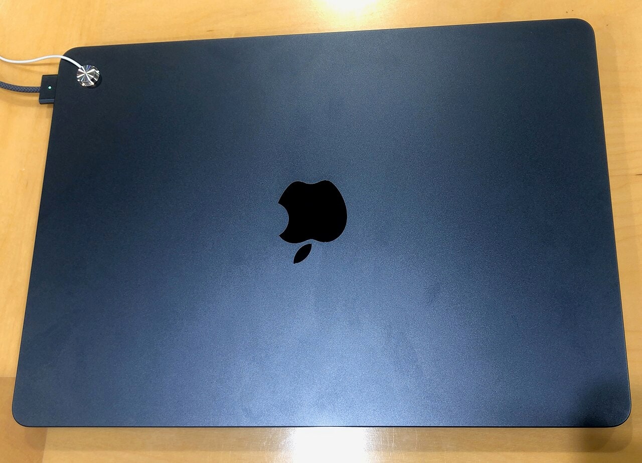 M2 Macbook Air Midnight model - 2.jpg